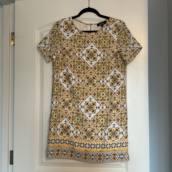 Women’s Lulus Floral Deco Shift Dress in Yellow - Size Small - Picture 4 of 11